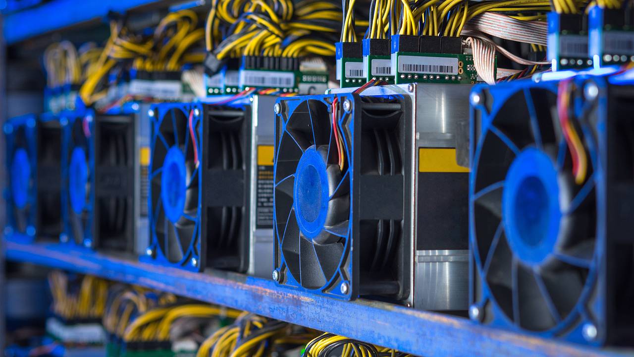 На Украине стали распродавать майнинг-фермы