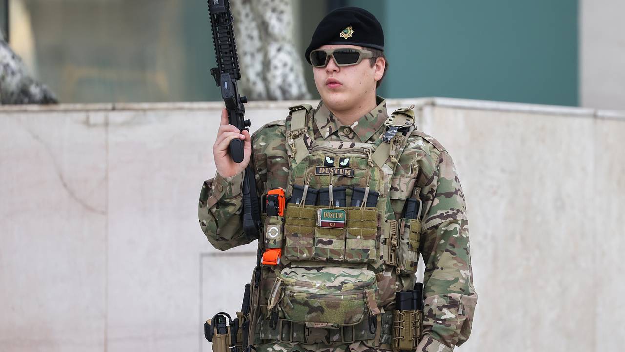 Сын Кадырова обратился к Зеленскому и пообещал привезти его в Чечню Сын Кадырова обратился к Зеленскому и пообещал привезти его в Чечню