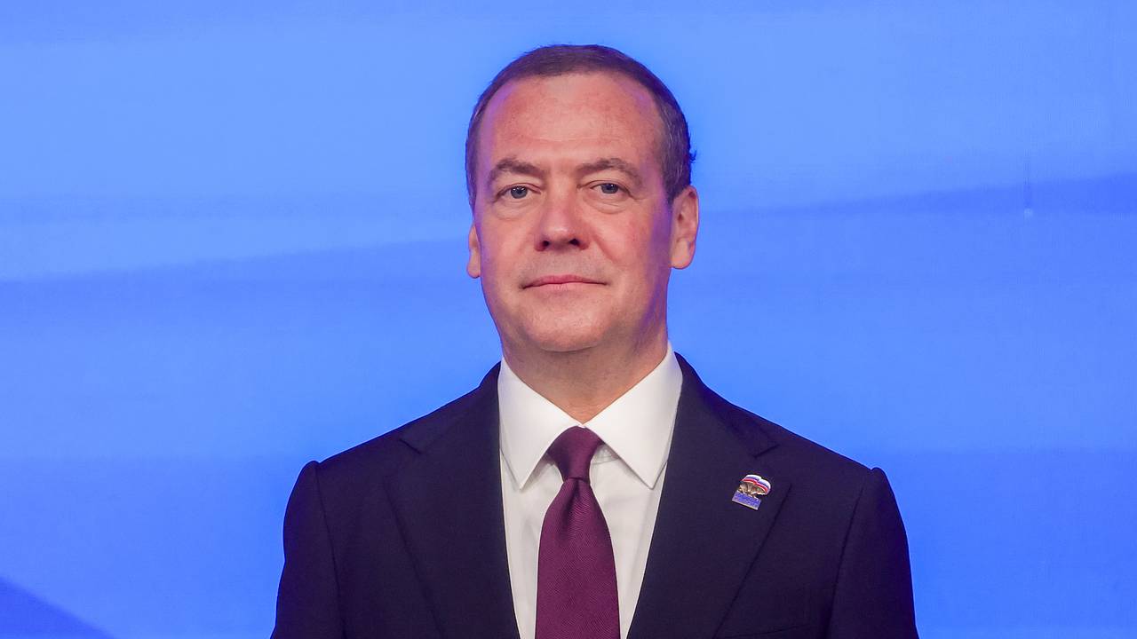 Медведев показал видео удара «Орешником» по Украине Медведев показал видео удара «Орешником» по Украине