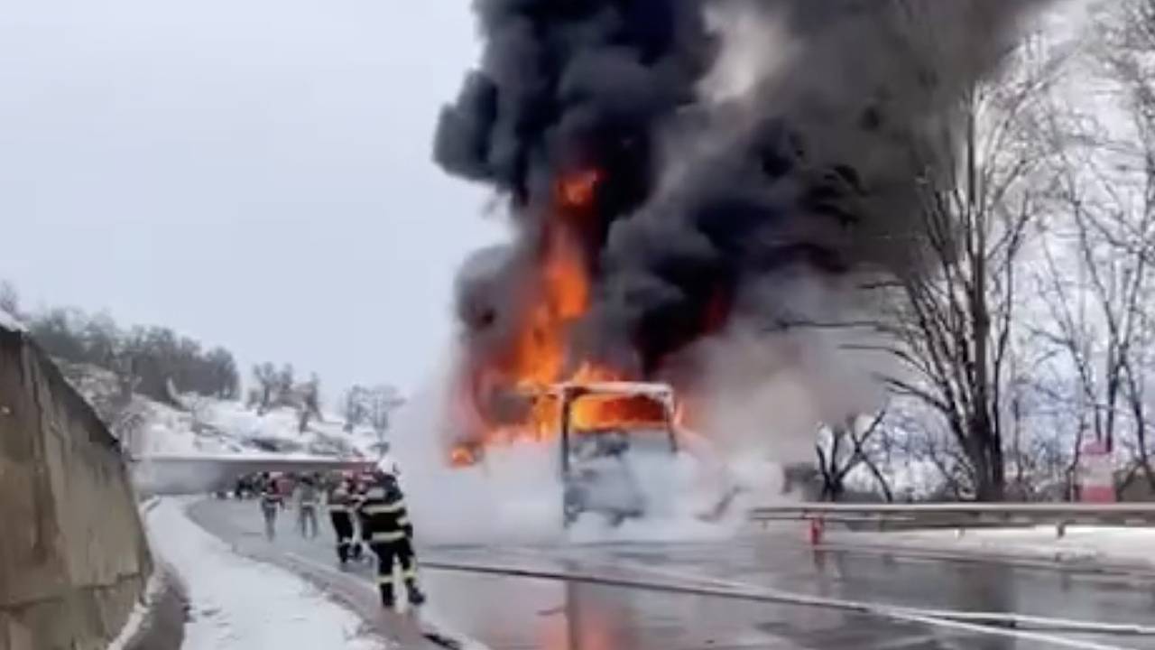 Автобус с 47 пассажирами сгорел на трассе в Румынии