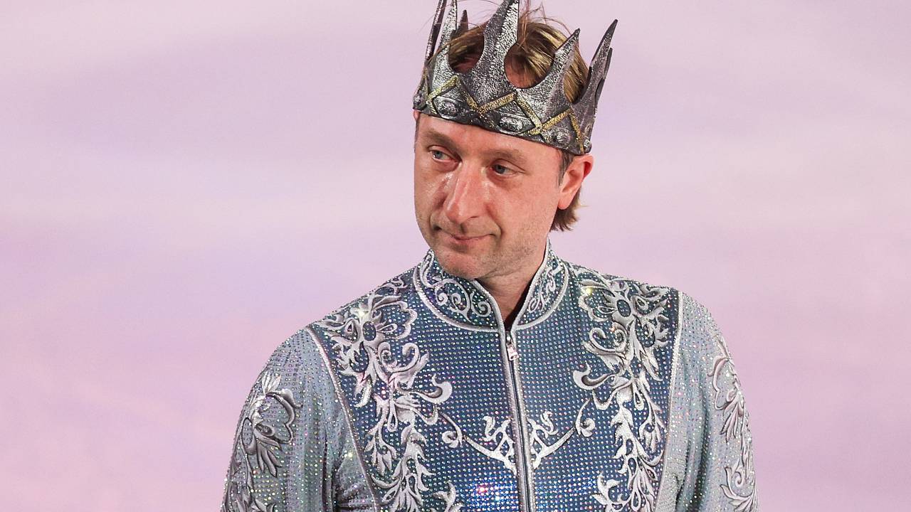 Плющенко раскритиковал форму вернувшейся в его группу фигуристки Костылевой Плющенко раскритиковал форму вернувшейся в его группу фигуристки Костылевой