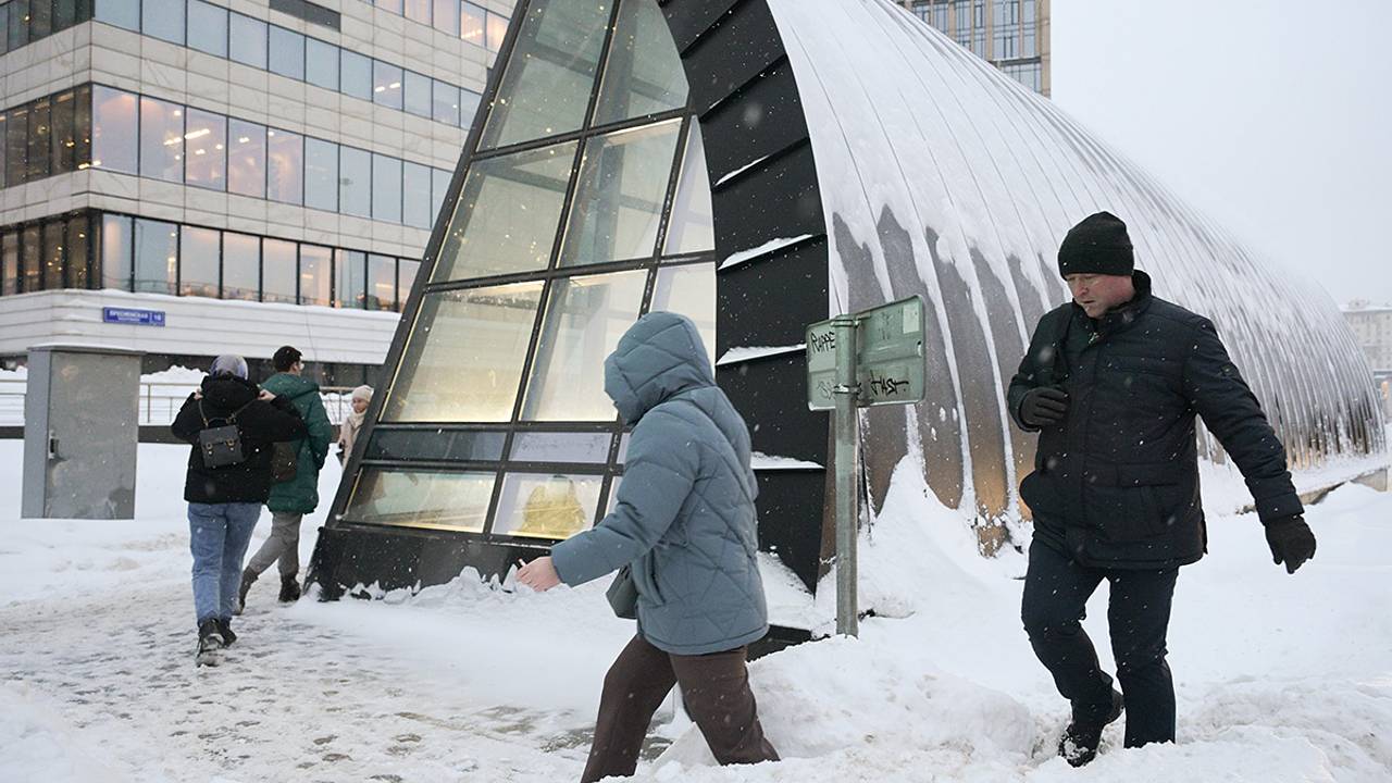 Москвичам предсказали снег