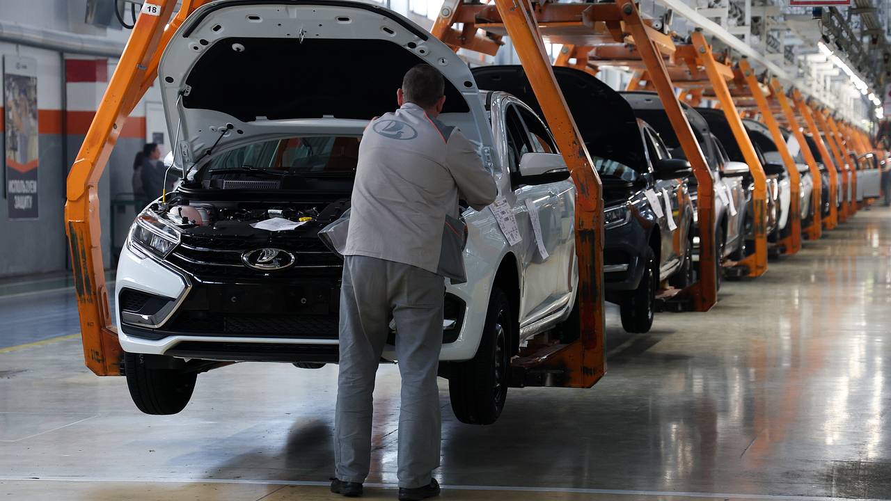 «АвтоВАЗ» вернулся к пятидневной рабочей неделе