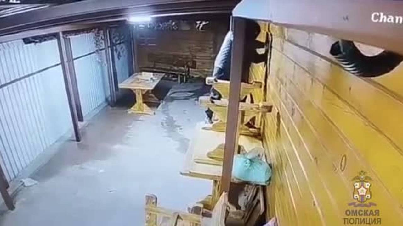 Россияне спалили банный комплекс и попали на видео Россияне спалили банный комплекс и попали на видео