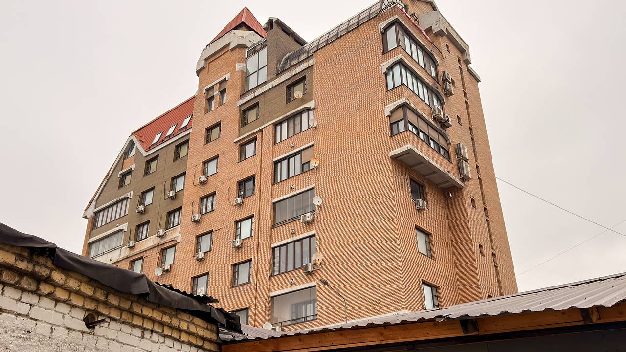 Долину решили выселить из скандальной квартиры с приставами