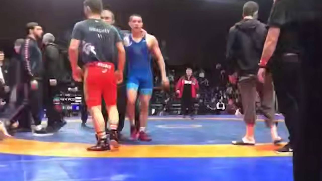 На турнире по вольной борьбе в Грозном произошла массовая драка На турнире по вольной борьбе в Грозном произошла массовая драка