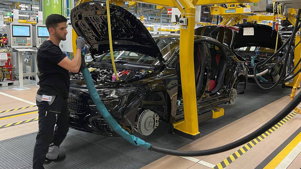 Ушедший из России автоигант заявил о падении продаж
