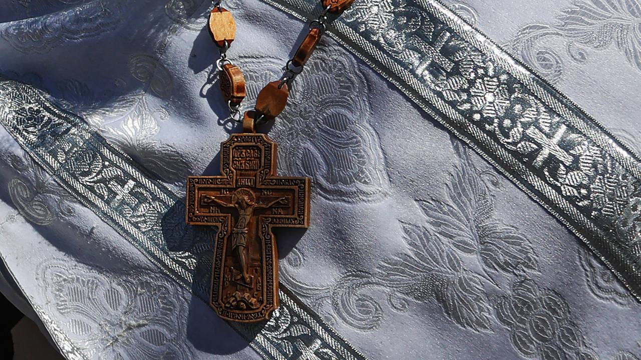 Российский священник Лазарь избежал наказания за интим со школьницей