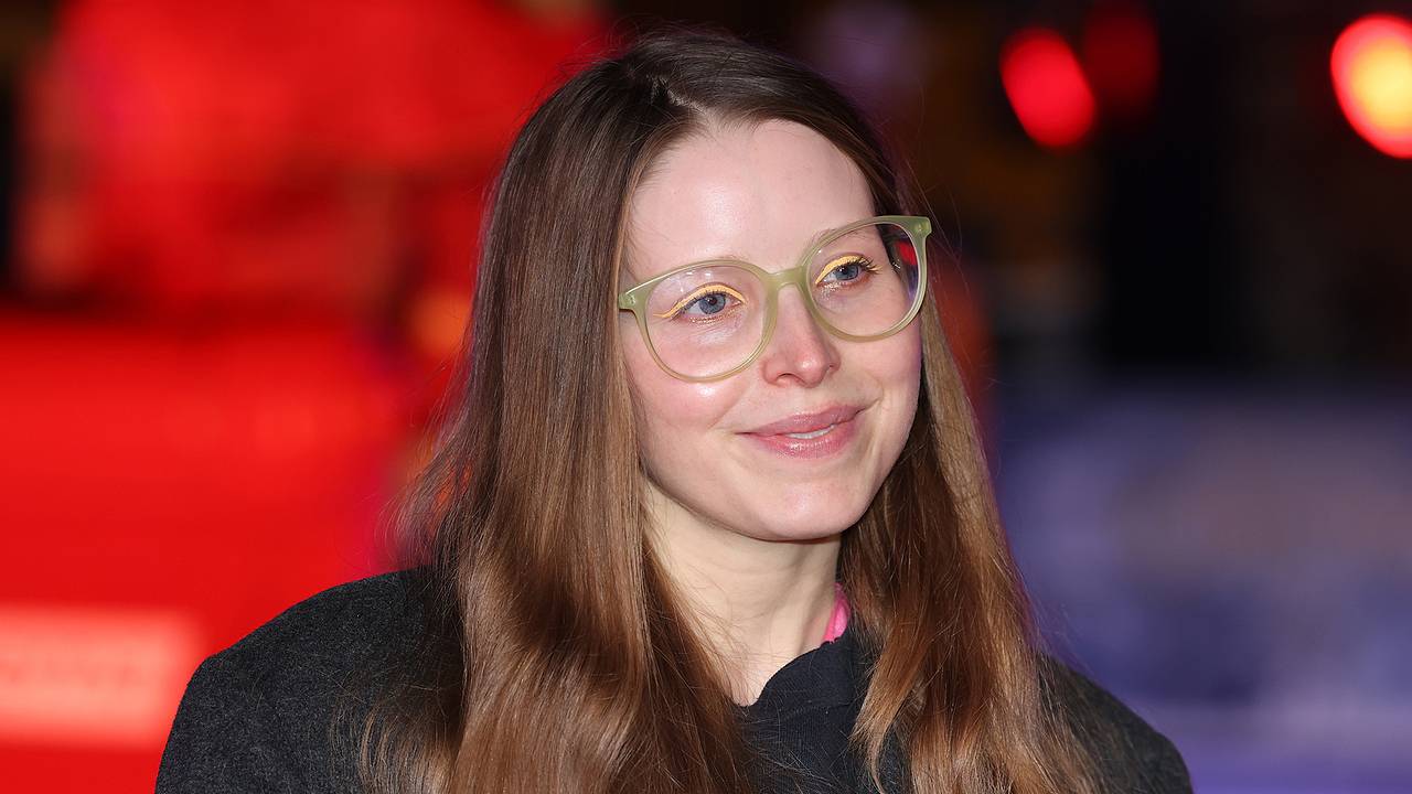 Звезда «Гарри Поттера» нашла необычный способ заработать на пластику груди