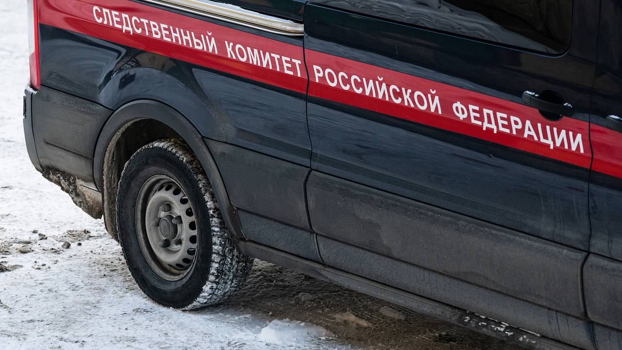 Россиянин запер в квартире и несколько раз изнасиловал девушку Россиянин запер в квартире и несколько раз изнасиловал девушку
