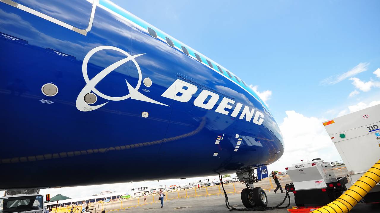 Boeing впервые за семь лет опередил Airbus по заказам