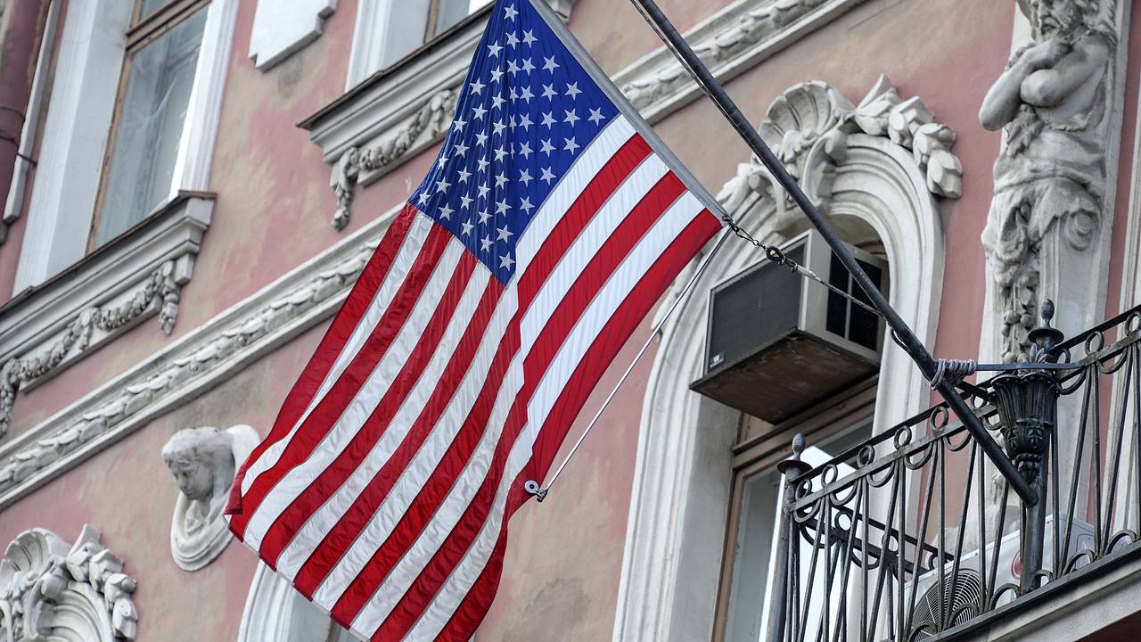 Россиянам разъяснили ситуацию с приостановкой выдачи виз США Россиянам разъяснили ситуацию с приостановкой выдачи виз США