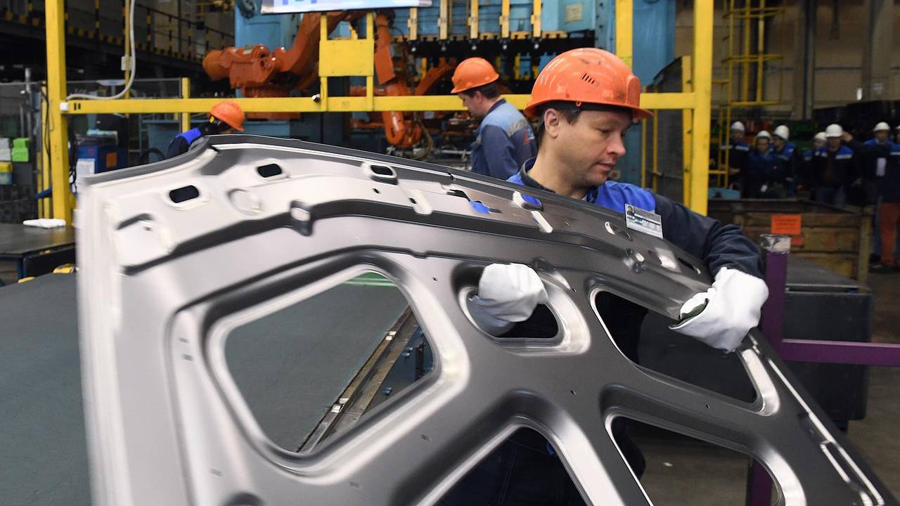 «АвтоВАЗ» собрался отправлять за рубеж каждый 12-й автомобиль