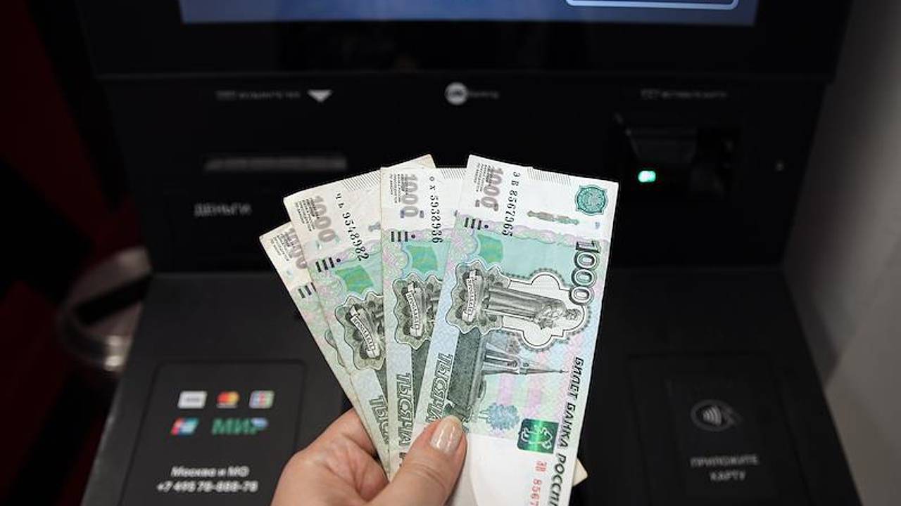 В России ужесточат контроль за снятием наличных