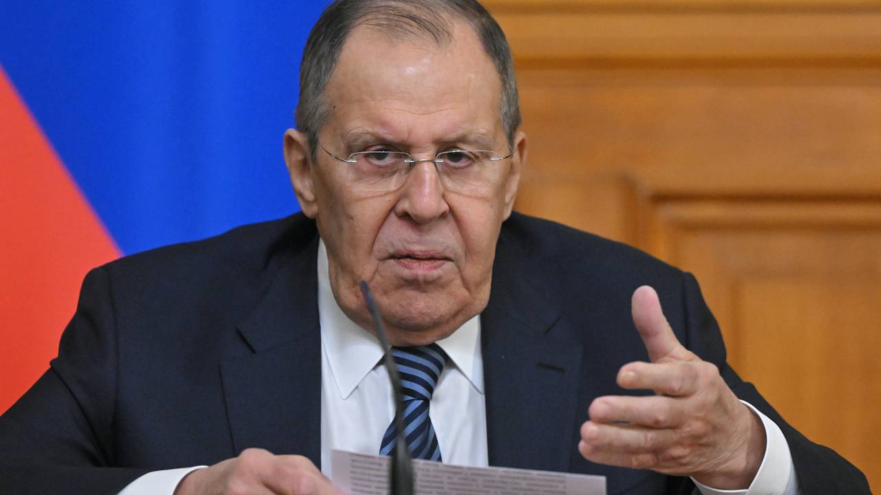В свитере Лаврова разглядели вызов всему миру В свитере Лаврова разглядели вызов всему миру