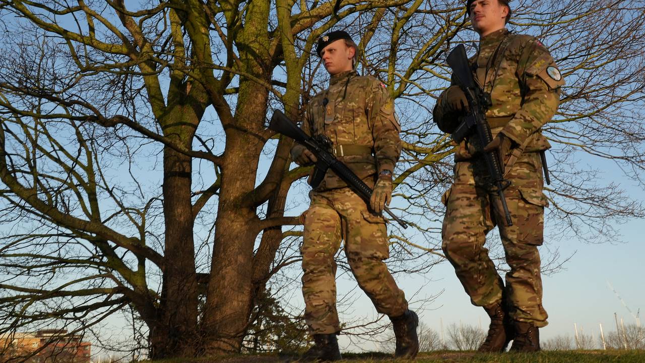 Великобритания отправила одного военного для защиты Гренландии