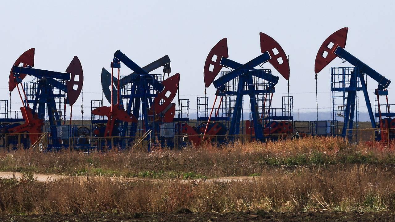 Поставки российской нефти в Индию продолжили падать