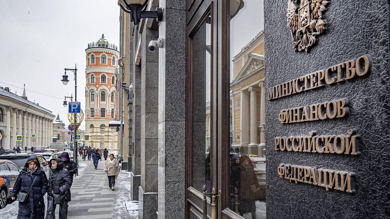 Минфин России резко увеличит объем продажи валюты