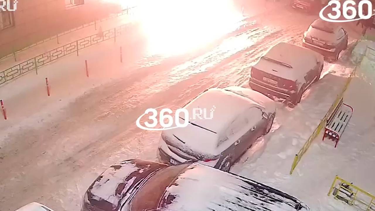 Неизвестные взорвали бетонную урну в российском городе