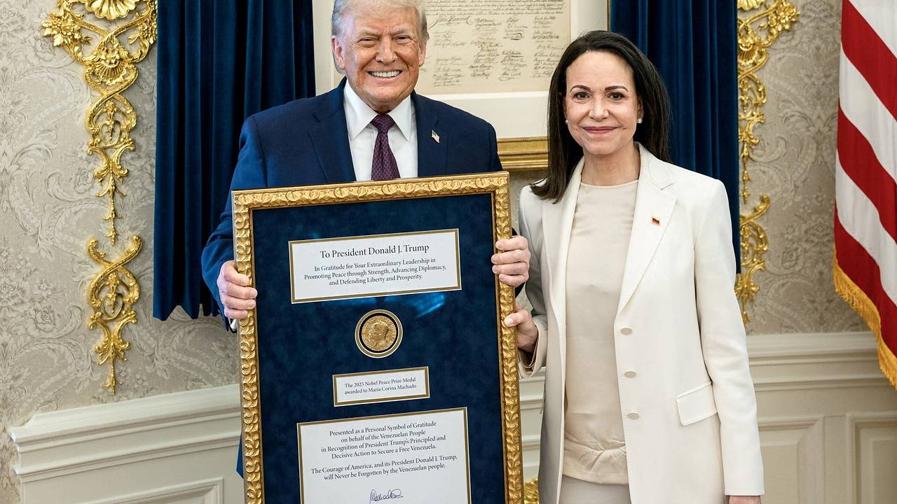 В России прокомментировали получение Трампом Нобелевской премии мира В России прокомментировали получение Трампом Нобелевской премии мира