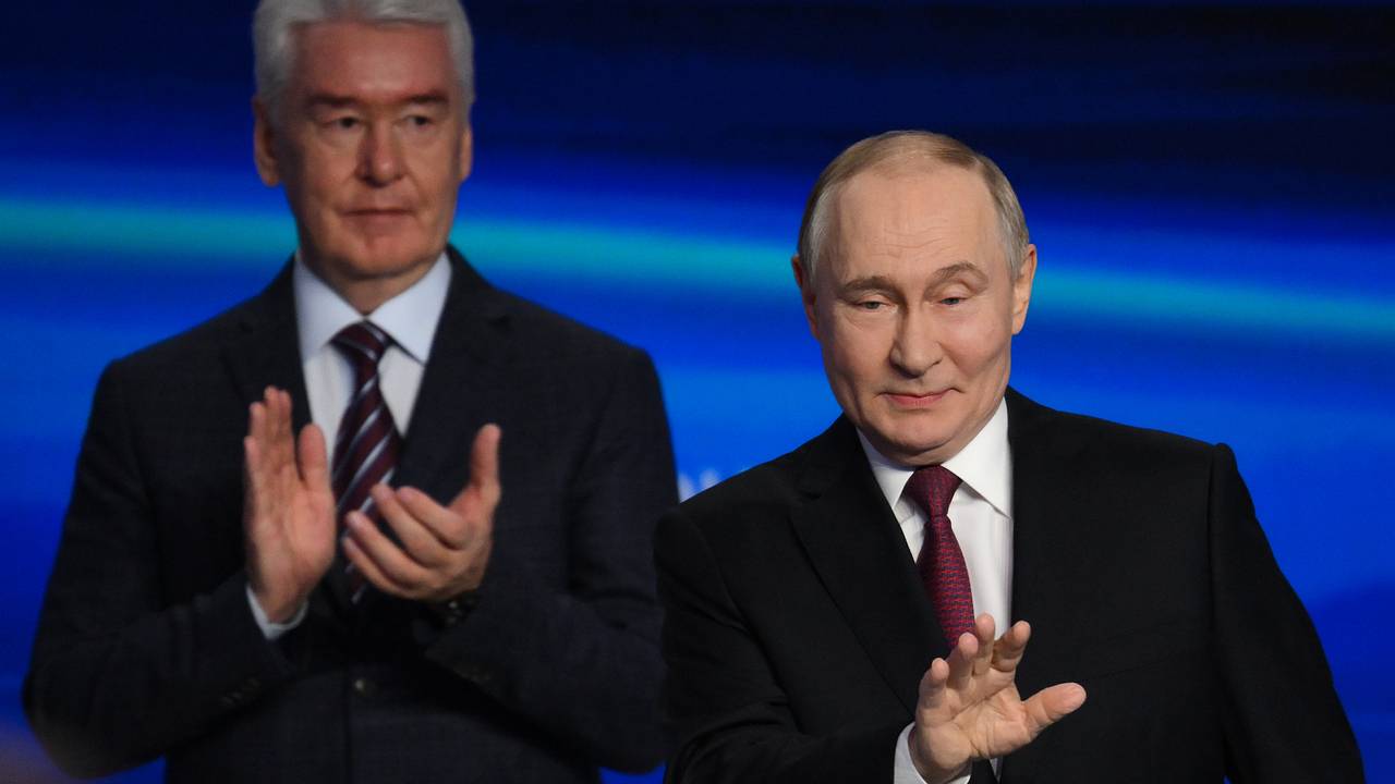 Путин и Собянин дали старт тестированию первого в России беспилотного поезда метро Путин и Собянин дали старт тестированию первого в России беспилотного поезда метро
