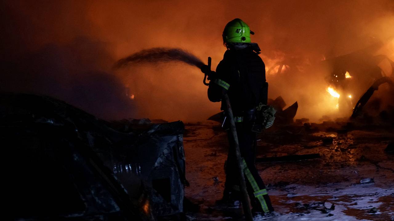 В Харькове начался сильный пожар после серии ударов баллистическими ракетами