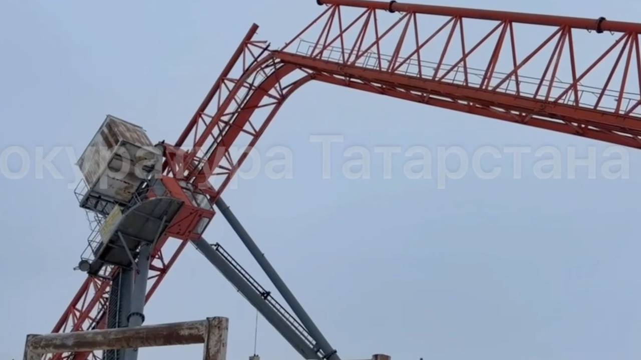 Россиянка выпала из кабины крана и выжила