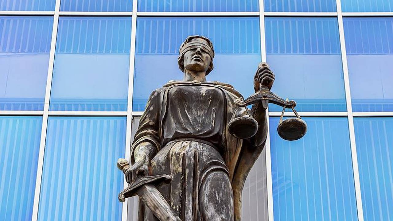 Суд лишил жену участника СВО выплат за смерть мужа из-за вскрывшегося факта о ее сыне Суд лишил жену участника СВО выплат за смерть мужа из-за вскрывшегося факта о ее сыне