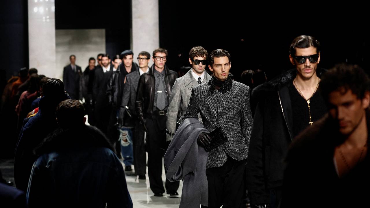 Белла Хадид осудила показ Dolce & Gabbana за выход белых мужчин на подиум