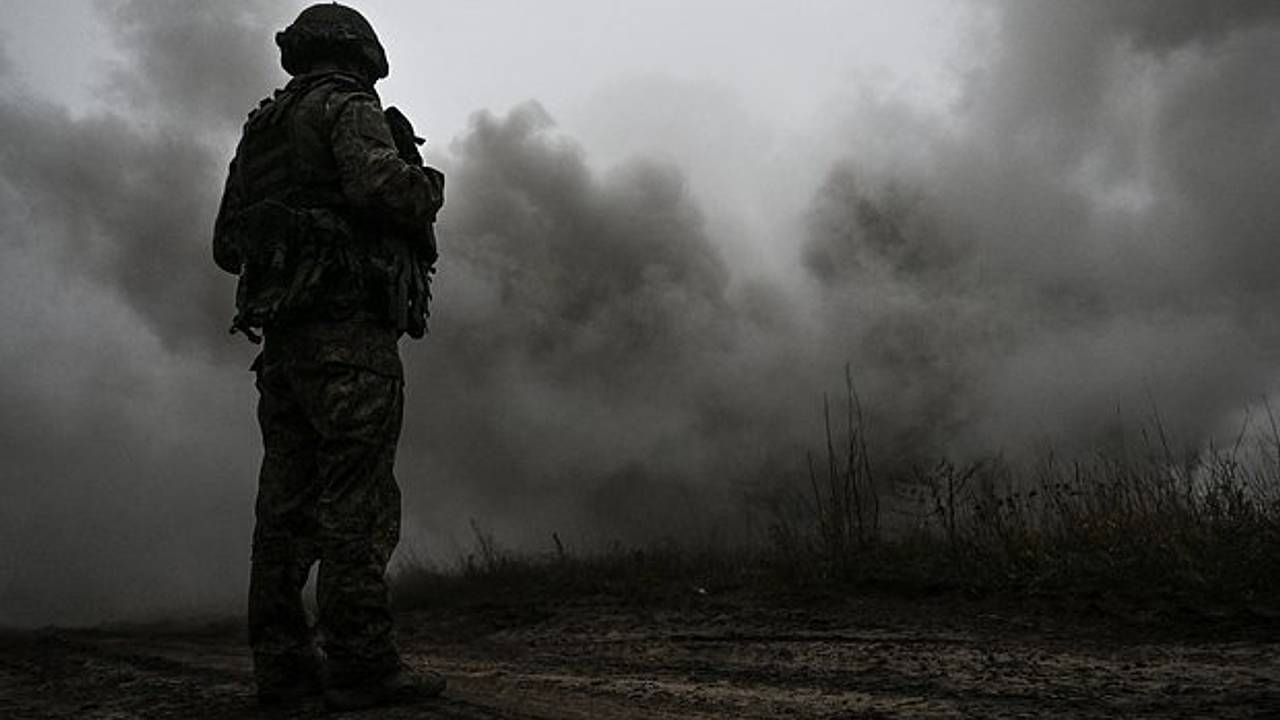Военные ВСУ перешли мост в сторону боевых действий и увидели его уничтожение