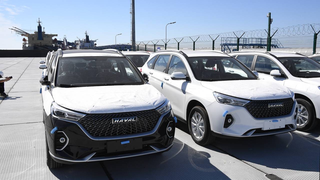 Поставки китайских автомобилей в Россию рухнули Поставки китайских автомобилей в Россию рухнули