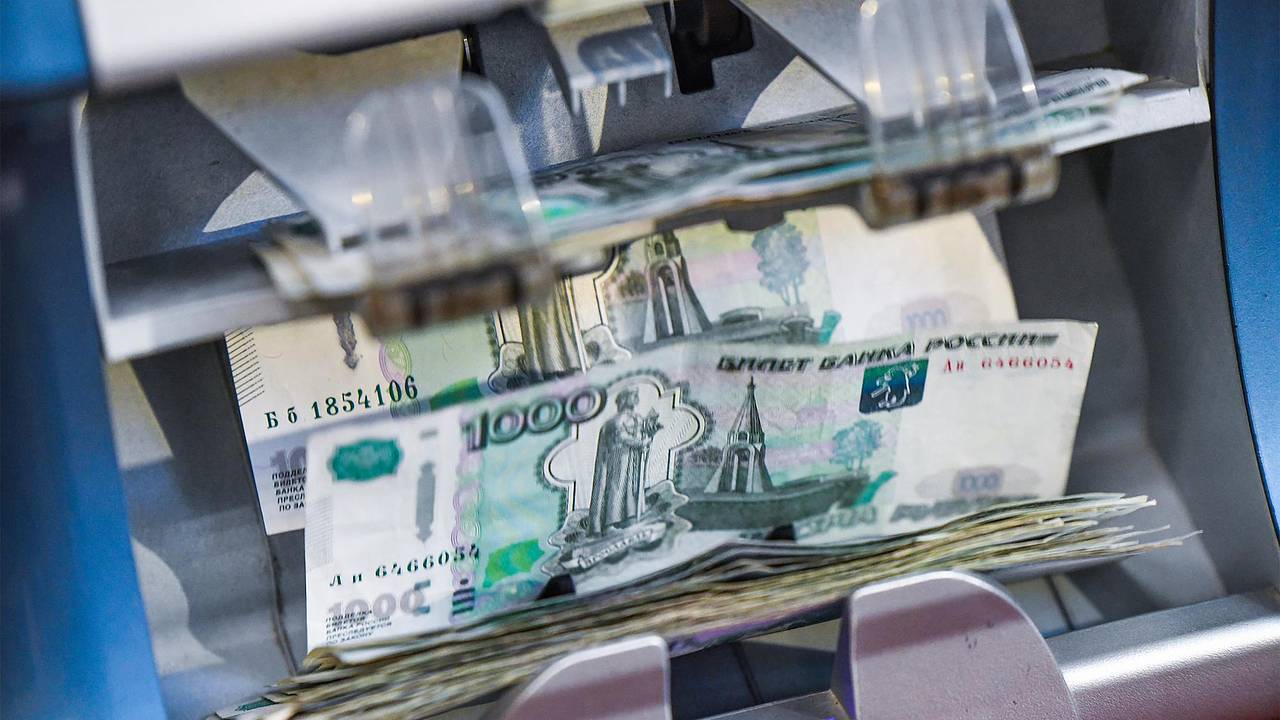 Устроившую российским звездам тур в Куршевель сеть обвинили в снижении зарплат сотрудникам Устроившую российским звездам тур в Куршевель сеть обвинили в снижении зарплат сотрудникам