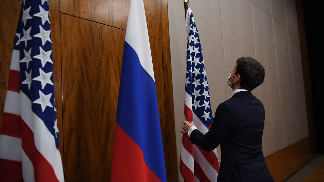 Бывший замгенсека НАТО высказался о России и США