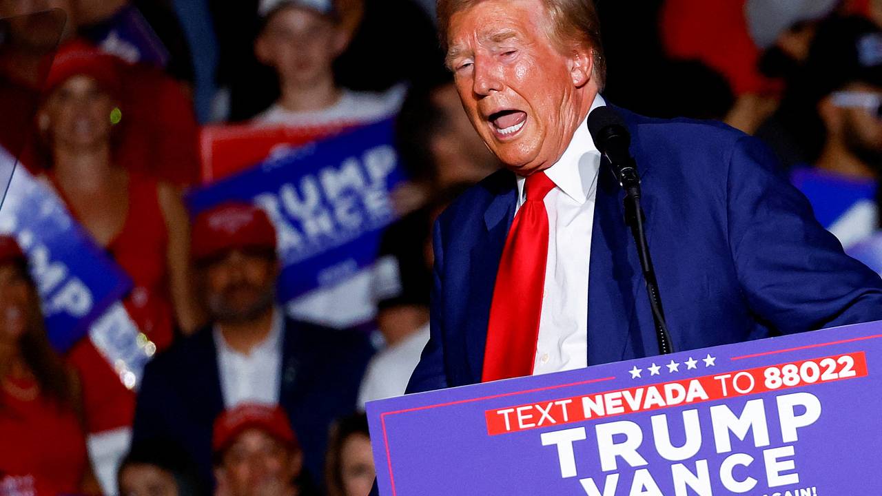 Трамп предрек скорую отставку Макрона