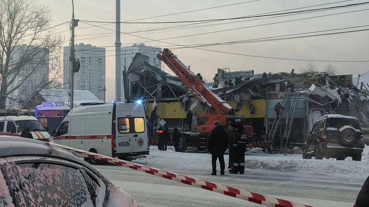 Стало известно о поиске людей под завалами рухнувшего российского ТЦ