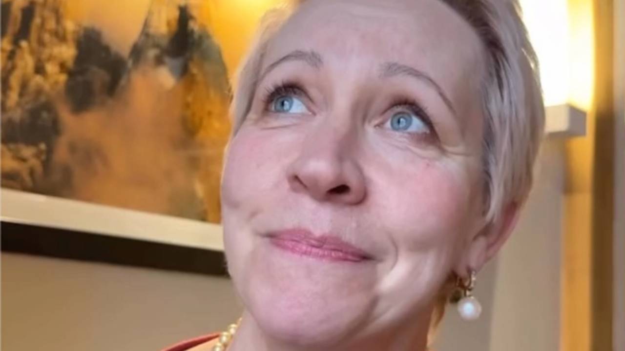 Лазарева высказалась о выселенной из квартиры Долиной и спела песню о ней
