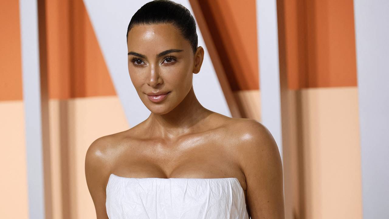Ким Кардашьян оправдалась за скандал с сумкой Birkin из слоновьей кожи