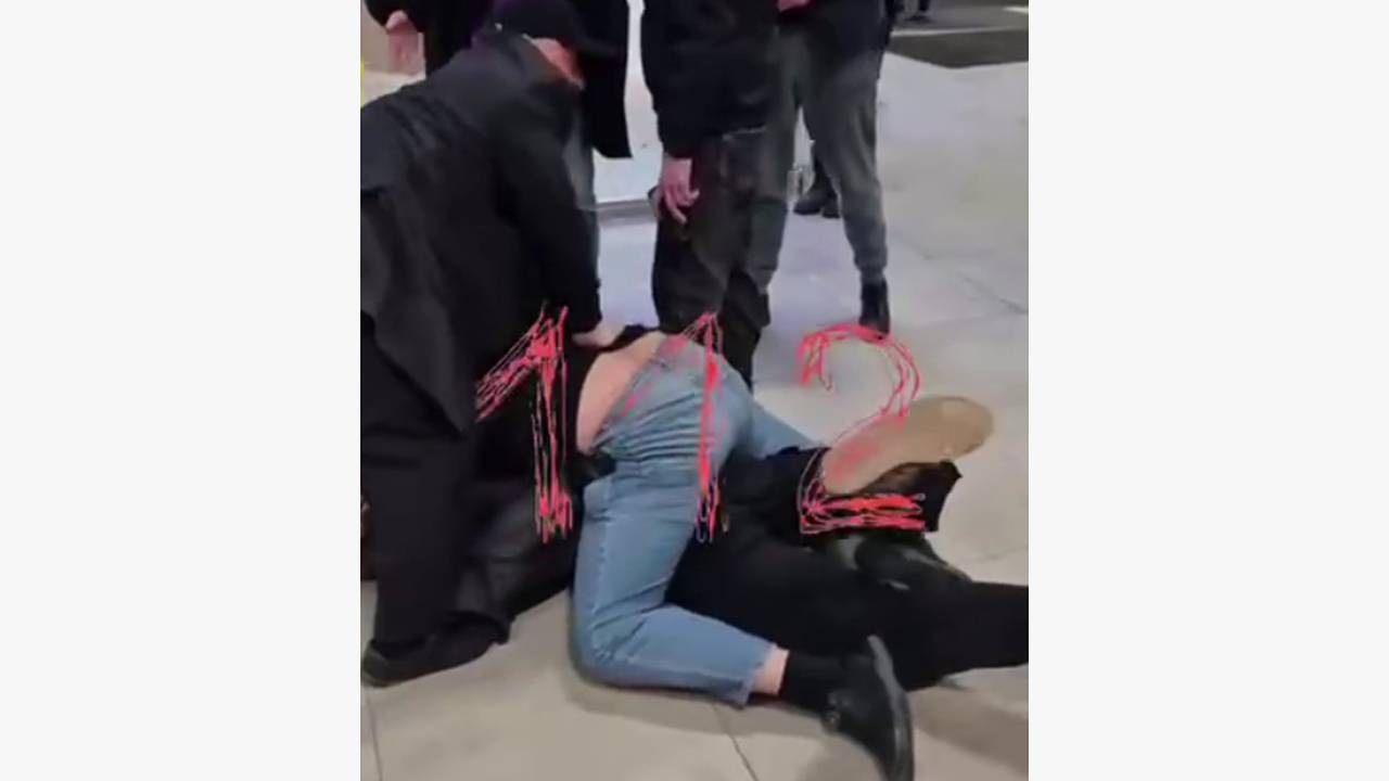 Смертельный конфликт в российском торговом центре попал на видео