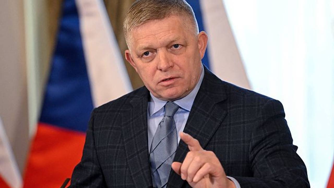 Фицо сравнил ЕС с массажным салоном