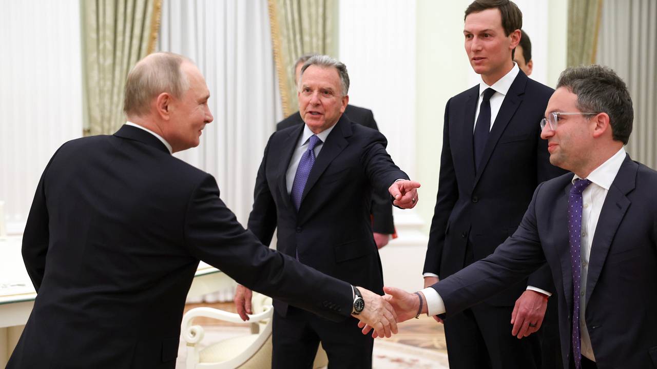Уиткофф представил Путину нового участника делегации США. Кто такой Джош Грюнбаум?