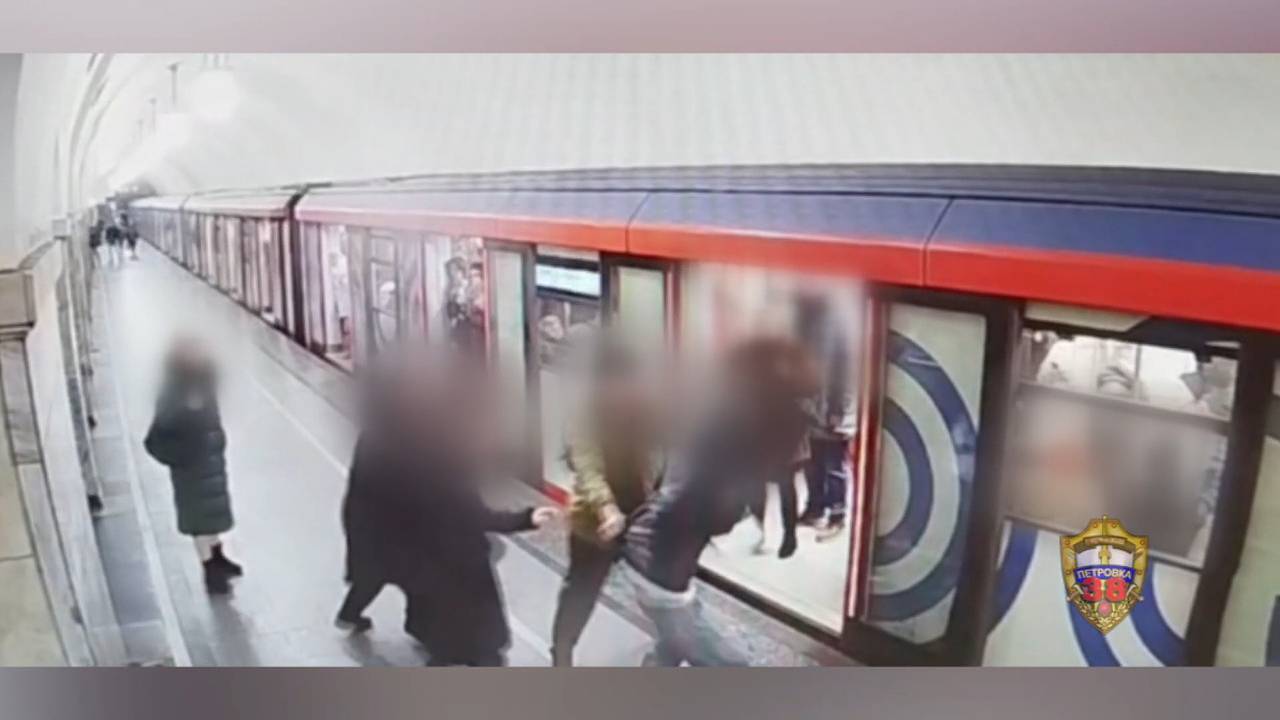 Задержание сознательными россиянами вора попало на видео Задержание сознательными россиянами вора попало на видео