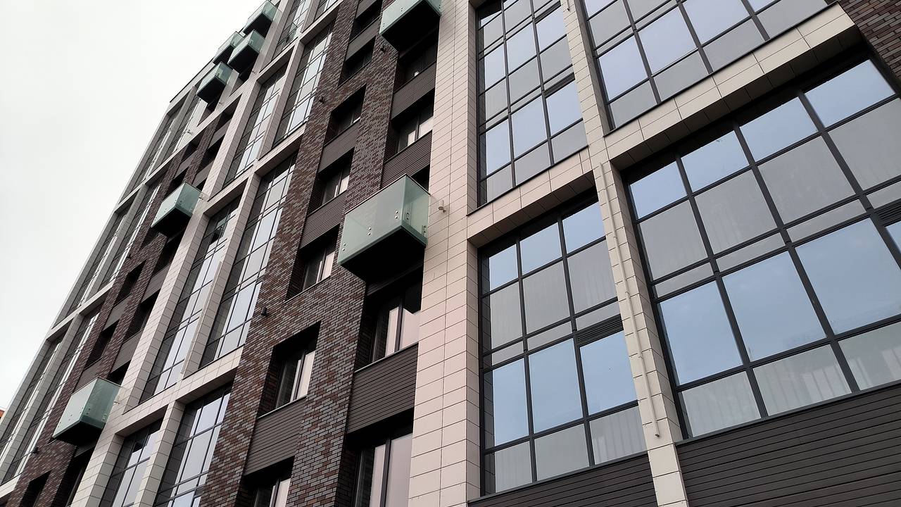 Элитный ЖК в Москве начал разваливаться спустя год после сдачи