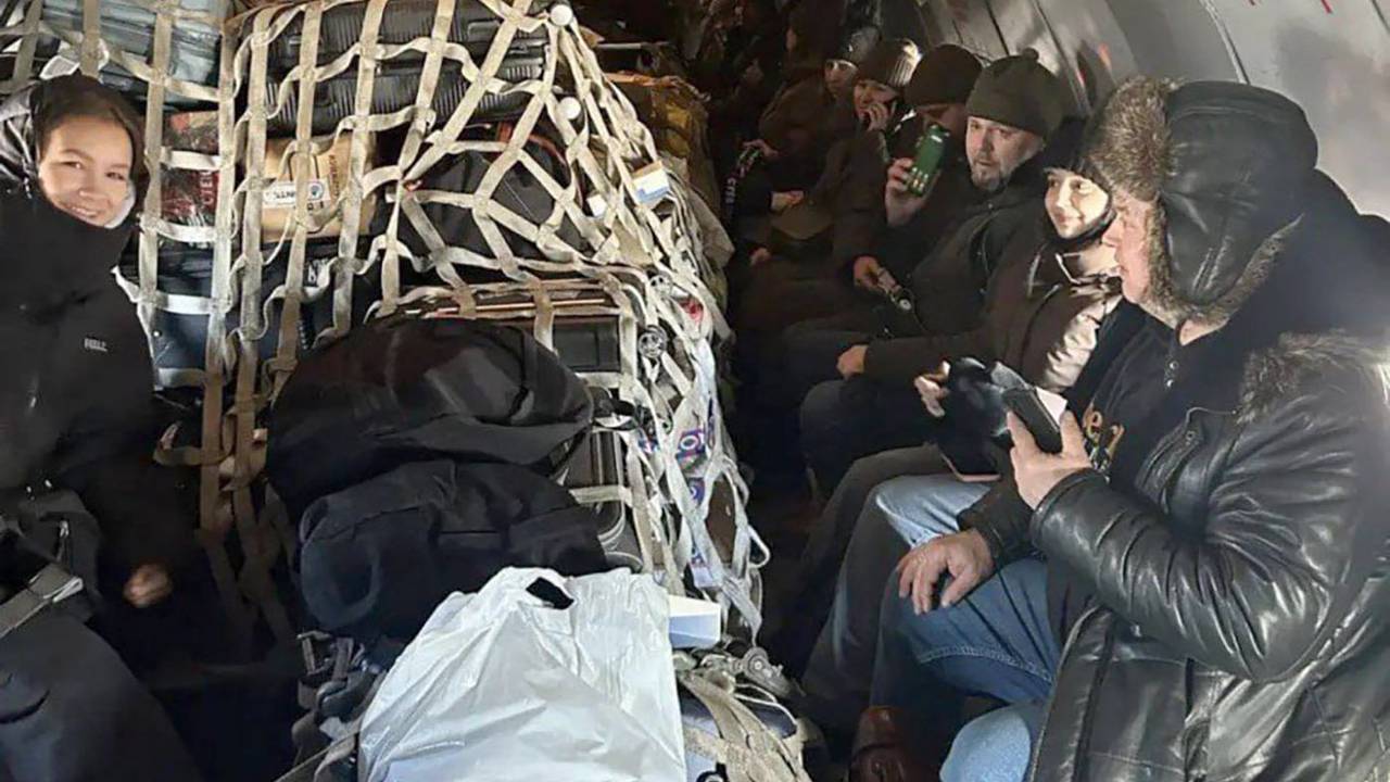 Клиентов российской авиакомпании посадили в грузовой самолет вместо пассажирского