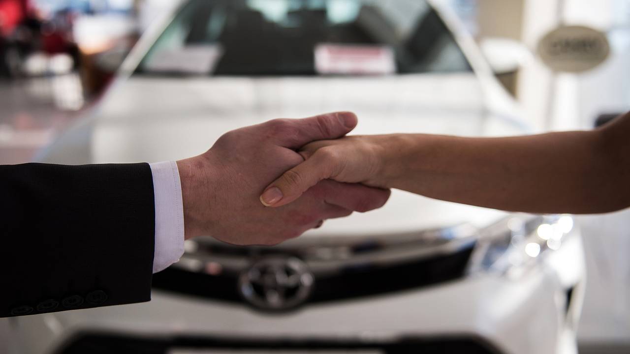 Россияне начали стремительно скупать новые автомобили двух марок