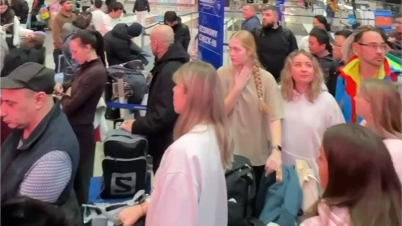 Обстановка в аэропорту Москвы после сообщения о глобальном сбое попала на видео