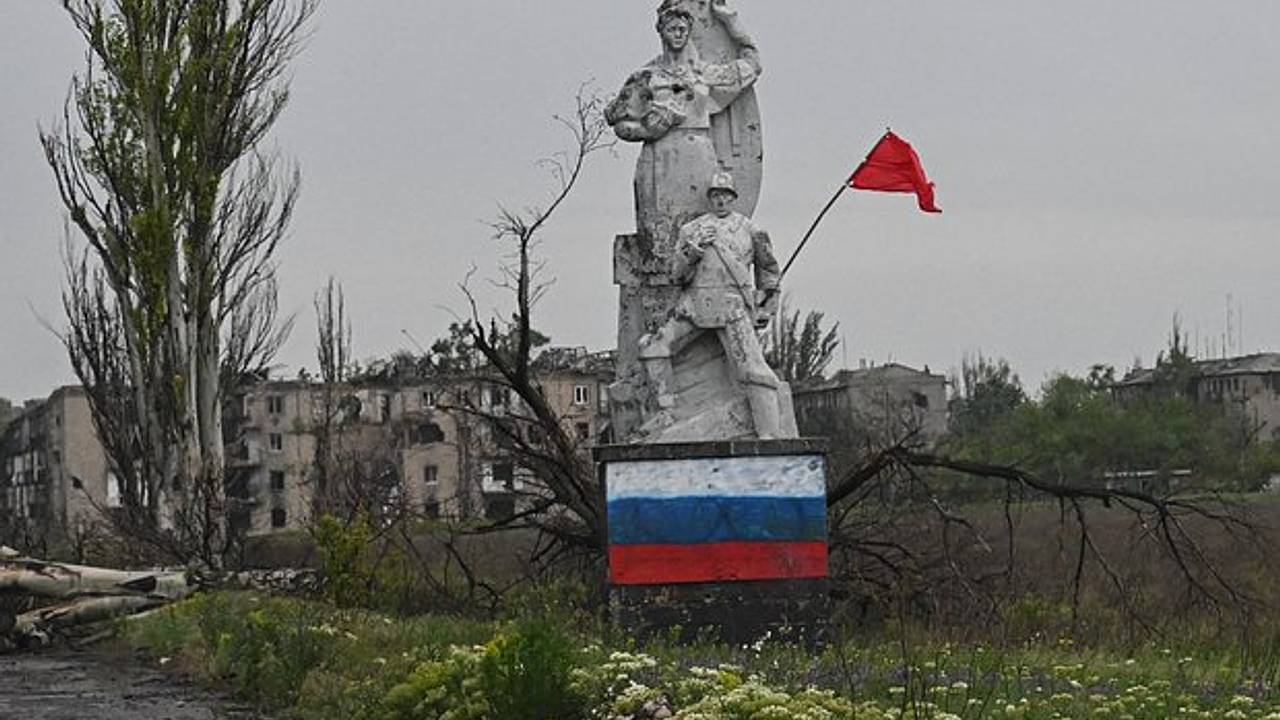 Экс-аналитик ЦРУ призвал признать новые регионы России Экс-аналитик ЦРУ призвал признать новые регионы России