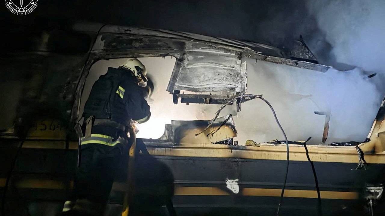 На Украине прикрыли переброску бойцов ВСУ гражданским поездом и поплатились На Украине прикрыли переброску бойцов ВСУ гражданским поездом и поплатились