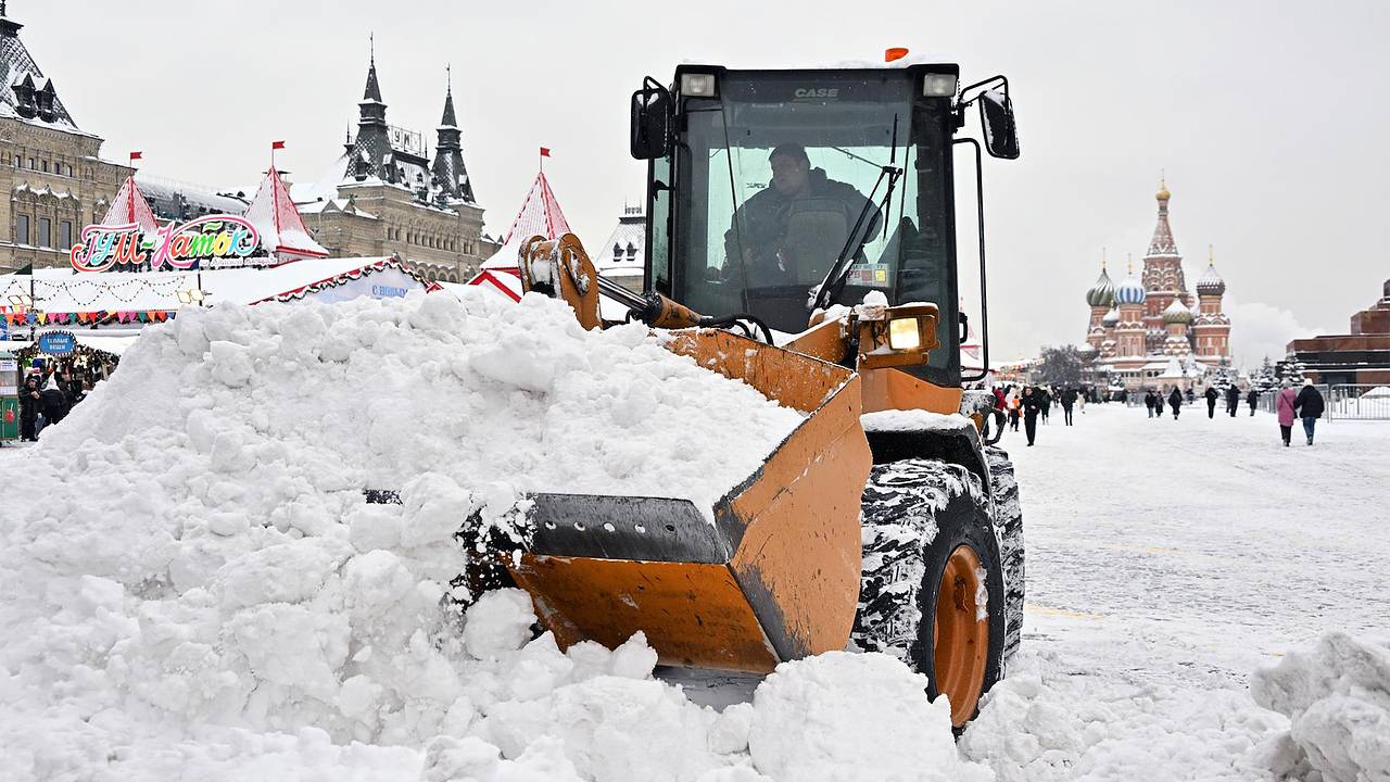В Москве выросли полуметровые сугробы