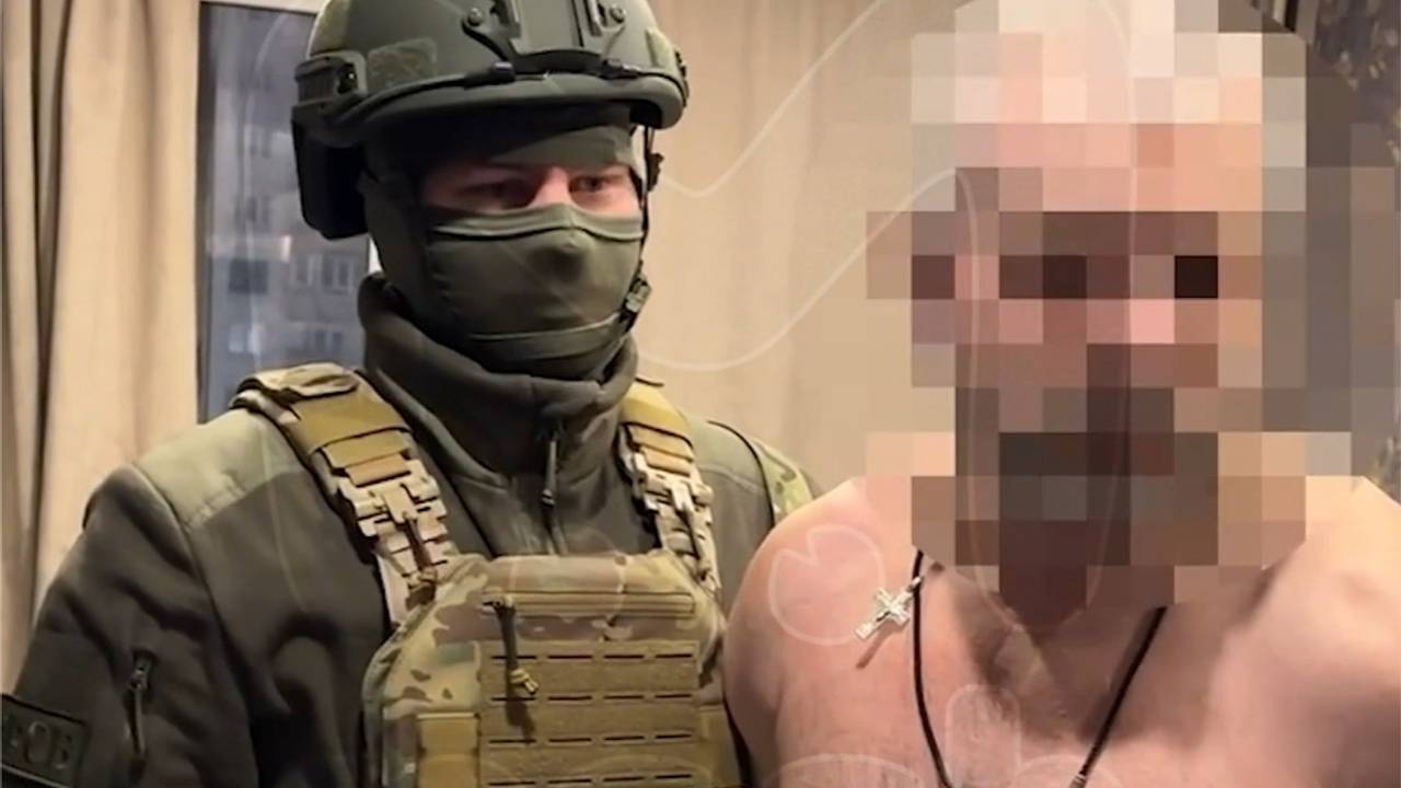 Раскрыт привозивший форму курсантам российских военных вузов фанат фюрера