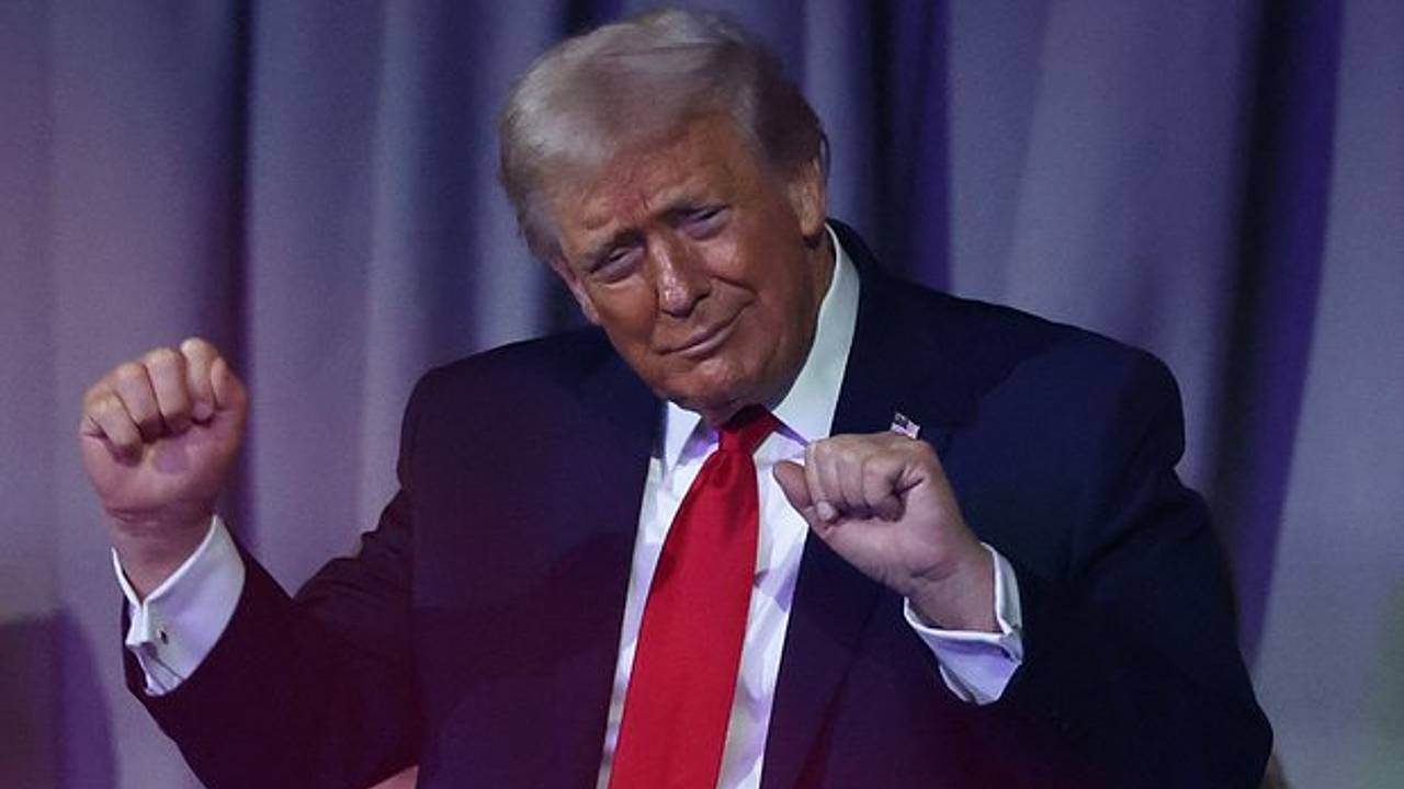 Мелания Трамп назвала танцы своего мужа неуместными